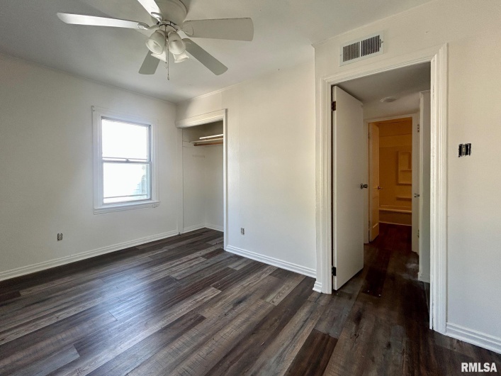 507 DAVIS Street, Carbondale, Illinois 62901, 2 Bedrooms Bedrooms, 0 ,1 BathroomBathrooms,Residential,For Sale,DAVIS,0,RMAEB459771