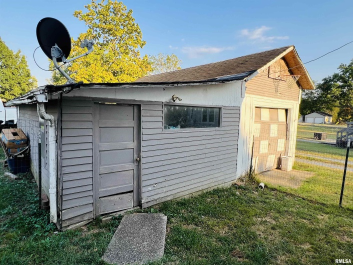 720 MILL Street, Carrier Mills, Illinois 62917, 1 Bedroom Bedrooms, 0 ,1 BathroomBathrooms,Residential,For Sale,MILL,0,RMAEB459773