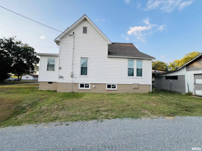720 MILL Street, Carrier Mills, Illinois 62917, 1 Bedroom Bedrooms, 0 ,1 BathroomBathrooms,Residential,For Sale,MILL,0,RMAEB459773
