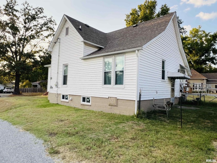 720 MILL Street, Carrier Mills, Illinois 62917, 1 Bedroom Bedrooms, 0 ,1 BathroomBathrooms,Residential,For Sale,MILL,0,RMAEB459773