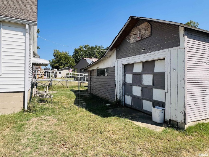 720 MILL Street, Carrier Mills, Illinois 62917, 1 Bedroom Bedrooms, 0 ,1 BathroomBathrooms,Residential,For Sale,MILL,0,RMAEB459773