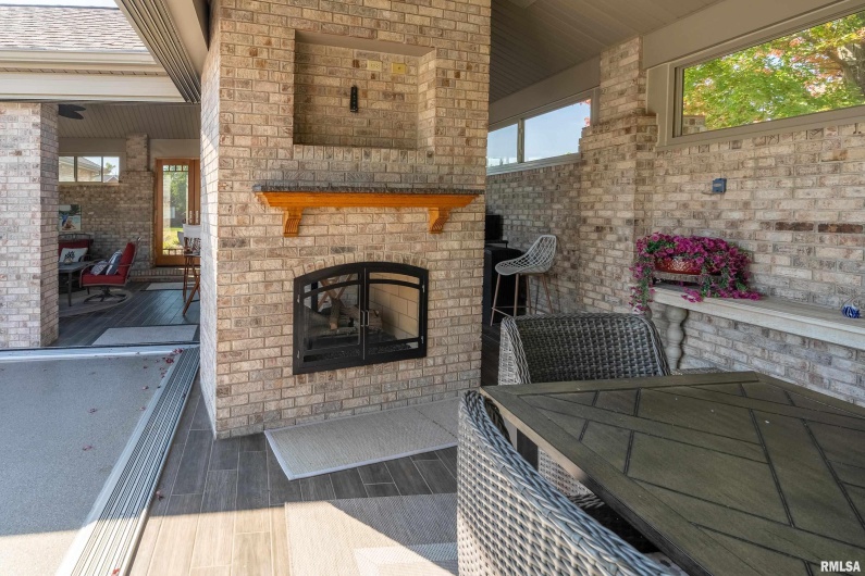 2200 BRENTWOOD Drive, Marion, Illinois 62959, 4 Bedrooms Bedrooms, 0 ,2 BathroomsBathrooms,Residential,For Sale,BRENTWOOD,0,RMAEB459774