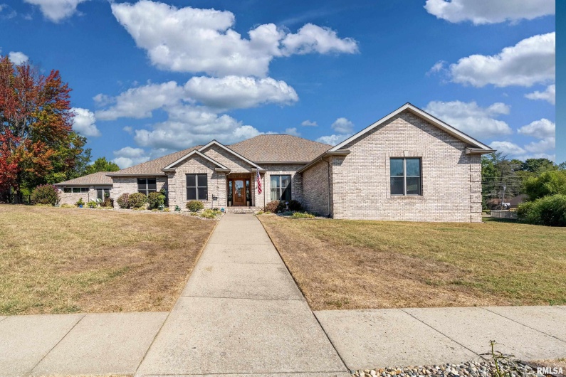 2200 BRENTWOOD Drive, Marion, Illinois 62959, 4 Bedrooms Bedrooms, 0 ,2 BathroomsBathrooms,Residential,For Sale,BRENTWOOD,0,RMAEB459774