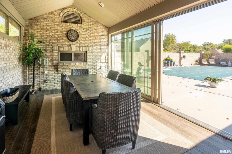 2200 BRENTWOOD Drive, Marion, Illinois 62959, 4 Bedrooms Bedrooms, 0 ,2 BathroomsBathrooms,Residential,For Sale,BRENTWOOD,0,RMAEB459774