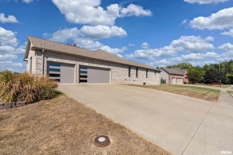 2200 BRENTWOOD Drive, Marion, Illinois 62959, 4 Bedrooms Bedrooms, 0 ,2 BathroomsBathrooms,Residential,For Sale,BRENTWOOD,0,RMAEB459774