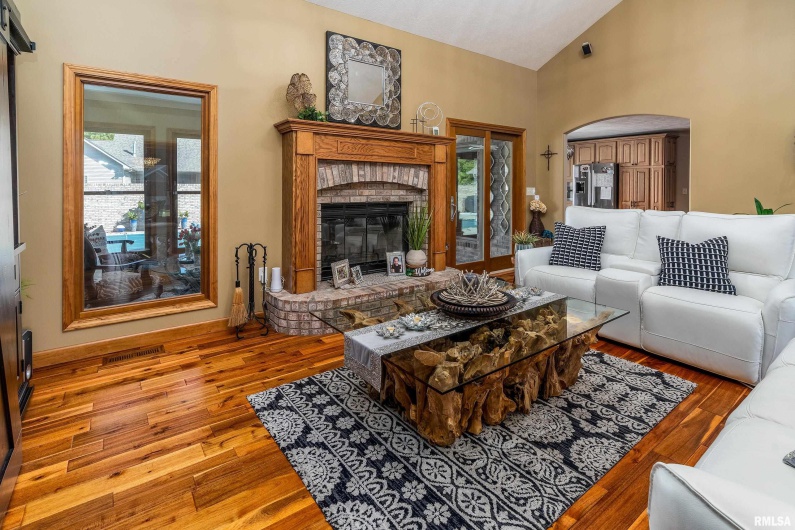 2200 BRENTWOOD Drive, Marion, Illinois 62959, 4 Bedrooms Bedrooms, 0 ,2 BathroomsBathrooms,Residential,For Sale,BRENTWOOD,0,RMAEB459774