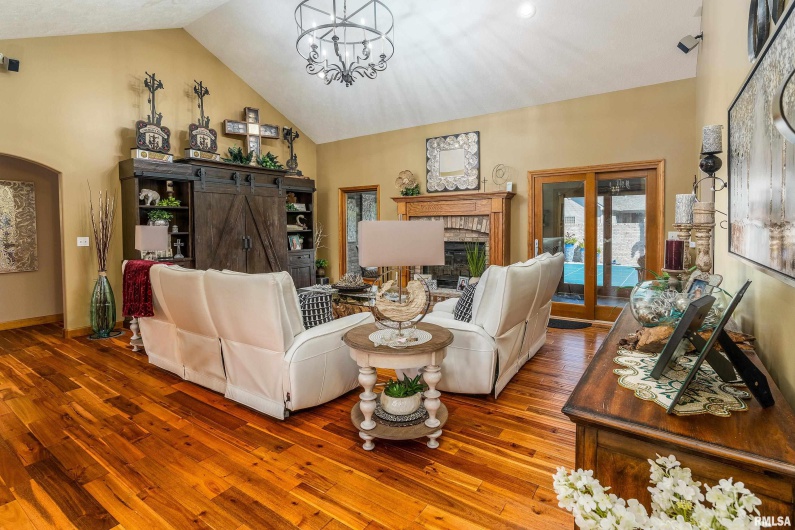 2200 BRENTWOOD Drive, Marion, Illinois 62959, 4 Bedrooms Bedrooms, 0 ,2 BathroomsBathrooms,Residential,For Sale,BRENTWOOD,0,RMAEB459774