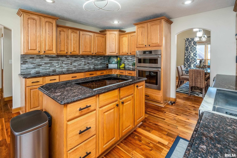 2200 BRENTWOOD Drive, Marion, Illinois 62959, 4 Bedrooms Bedrooms, 0 ,2 BathroomsBathrooms,Residential,For Sale,BRENTWOOD,0,RMAEB459774