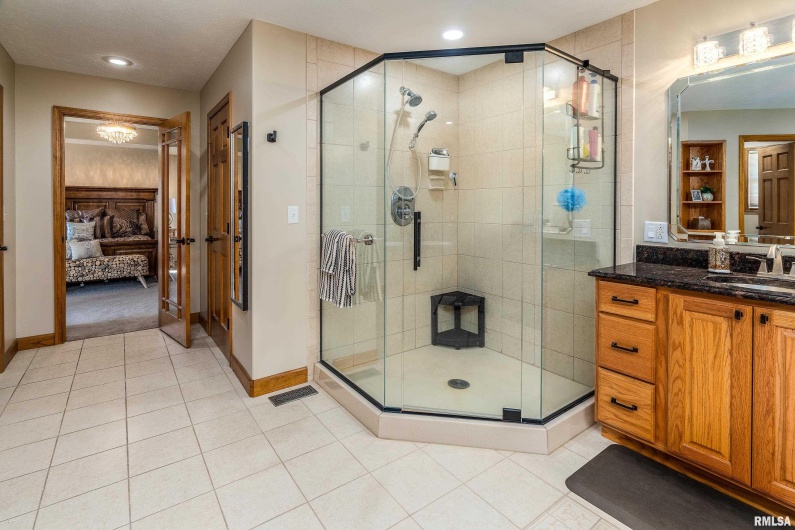 2200 BRENTWOOD Drive, Marion, Illinois 62959, 4 Bedrooms Bedrooms, 0 ,2 BathroomsBathrooms,Residential,For Sale,BRENTWOOD,0,RMAEB459774
