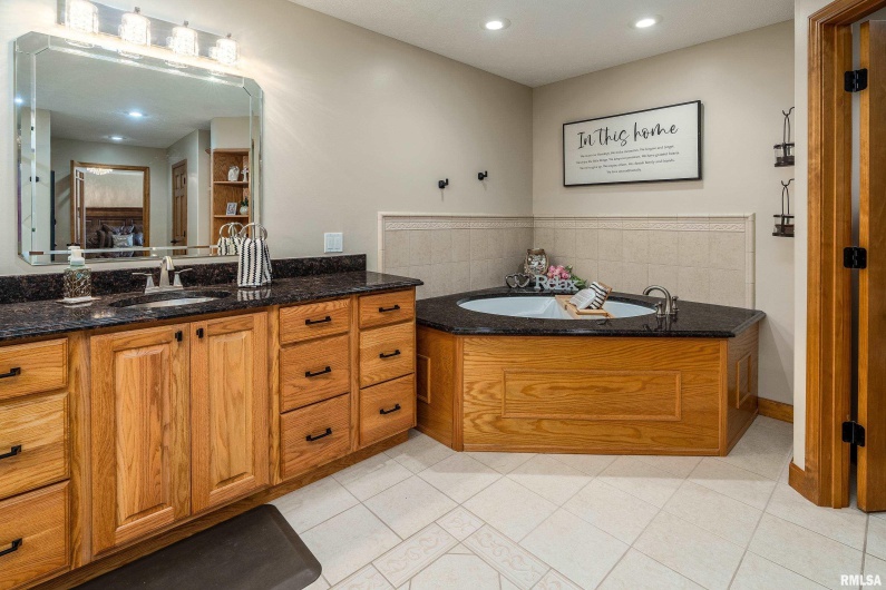 2200 BRENTWOOD Drive, Marion, Illinois 62959, 4 Bedrooms Bedrooms, 0 ,2 BathroomsBathrooms,Residential,For Sale,BRENTWOOD,0,RMAEB459774