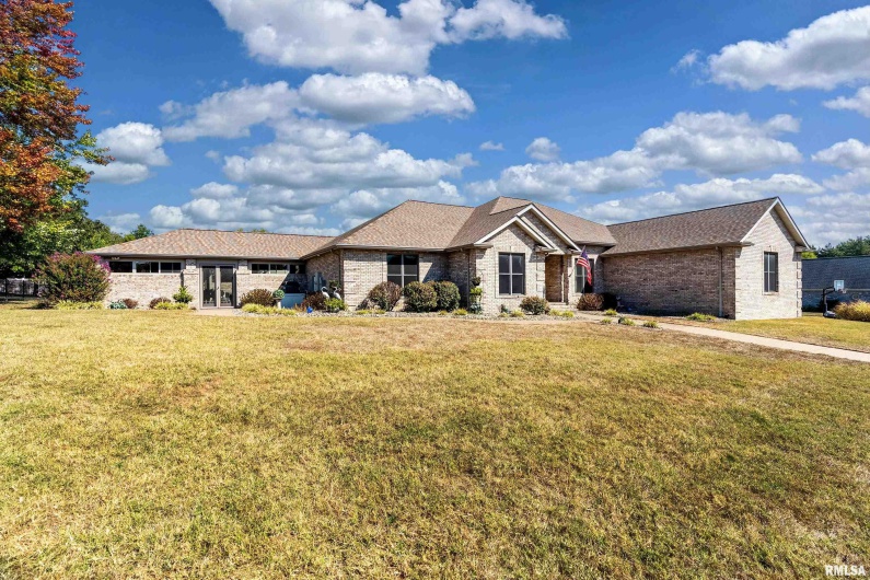 2200 BRENTWOOD Drive, Marion, Illinois 62959, 4 Bedrooms Bedrooms, 0 ,2 BathroomsBathrooms,Residential,For Sale,BRENTWOOD,0,RMAEB459774