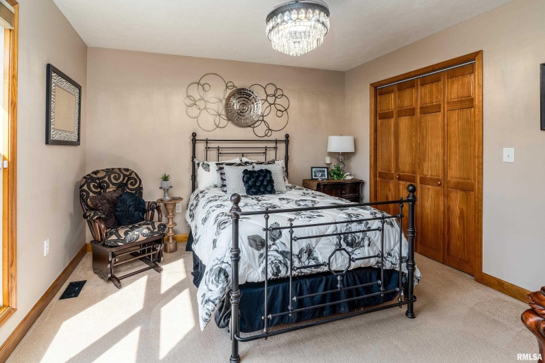 2200 BRENTWOOD Drive, Marion, Illinois 62959, 4 Bedrooms Bedrooms, 0 ,2 BathroomsBathrooms,Residential,For Sale,BRENTWOOD,0,RMAEB459774