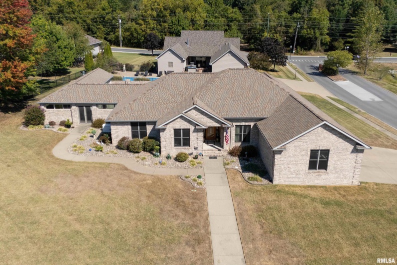 2200 BRENTWOOD Drive, Marion, Illinois 62959, 4 Bedrooms Bedrooms, 0 ,2 BathroomsBathrooms,Residential,For Sale,BRENTWOOD,0,RMAEB459774