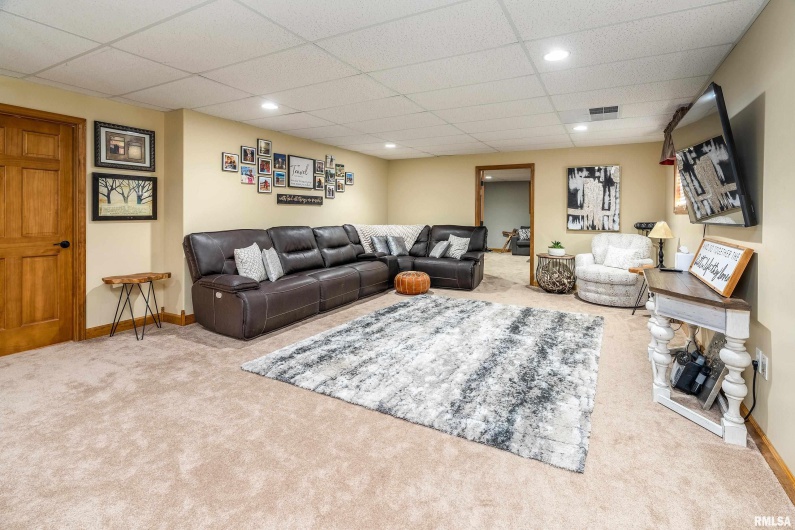 2200 BRENTWOOD Drive, Marion, Illinois 62959, 4 Bedrooms Bedrooms, 0 ,2 BathroomsBathrooms,Residential,For Sale,BRENTWOOD,0,RMAEB459774