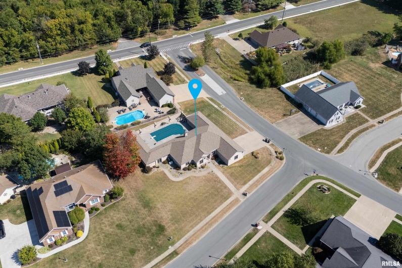 2200 BRENTWOOD Drive, Marion, Illinois 62959, 4 Bedrooms Bedrooms, 0 ,2 BathroomsBathrooms,Residential,For Sale,BRENTWOOD,0,RMAEB459774