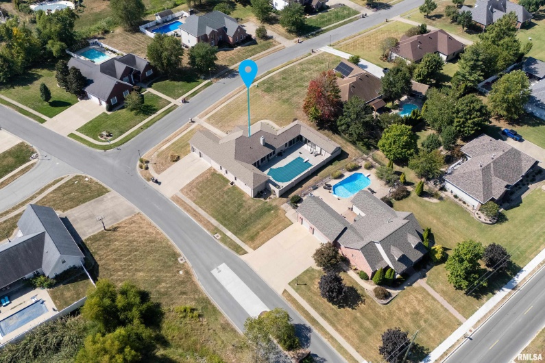 2200 BRENTWOOD Drive, Marion, Illinois 62959, 4 Bedrooms Bedrooms, 0 ,2 BathroomsBathrooms,Residential,For Sale,BRENTWOOD,0,RMAEB459774