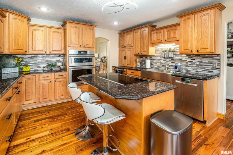 2200 BRENTWOOD Drive, Marion, Illinois 62959, 4 Bedrooms Bedrooms, 0 ,2 BathroomsBathrooms,Residential,For Sale,BRENTWOOD,0,RMAEB459774