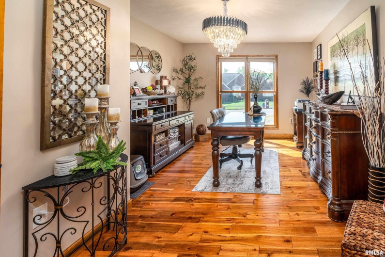 2200 BRENTWOOD Drive, Marion, Illinois 62959, 4 Bedrooms Bedrooms, 0 ,2 BathroomsBathrooms,Residential,For Sale,BRENTWOOD,0,RMAEB459774
