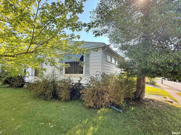 601 5TH Street, Metropolis, Illinois 62960, 3 Bedrooms Bedrooms, 0 ,2 BathroomsBathrooms,Residential,For Sale,5TH,0,RMAEB459778
