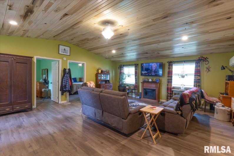 2225 Eagle Point Bay Road, Goreville, Illinois 62939, 2 Bedrooms Bedrooms, 0 ,1 BathroomBathrooms,Residential,For Sale,Eagle Point Bay,0,RMAEB459788