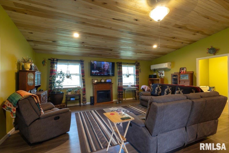 2225 Eagle Point Bay Road, Goreville, Illinois 62939, 2 Bedrooms Bedrooms, 0 ,1 BathroomBathrooms,Residential,For Sale,Eagle Point Bay,0,RMAEB459788