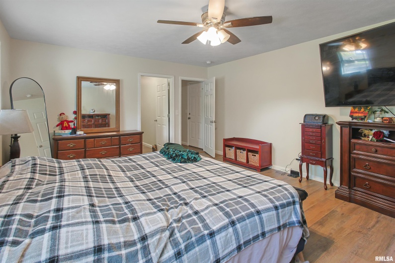 402 WILSON Street, Herrin, Illinois 62948, 4 Bedrooms Bedrooms, 0 ,2 BathroomsBathrooms,Residential,For Sale,WILSON,0,RMAEB459790