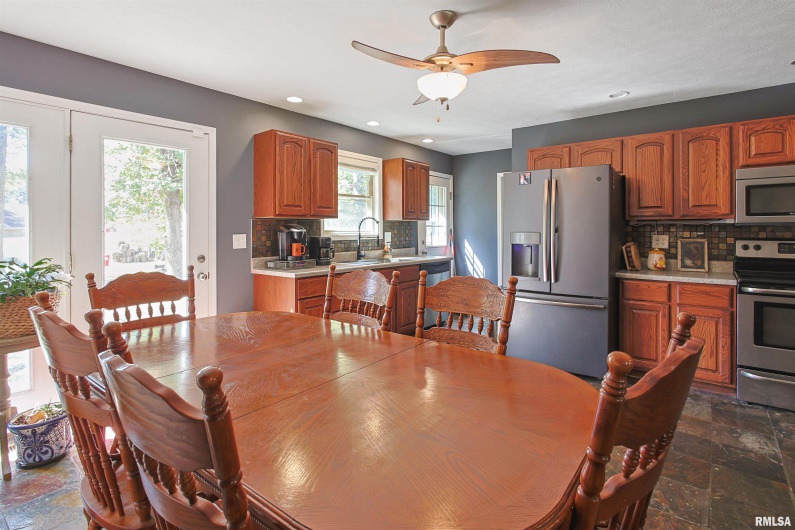 402 WILSON Street, Herrin, Illinois 62948, 4 Bedrooms Bedrooms, 0 ,2 BathroomsBathrooms,Residential,For Sale,WILSON,0,RMAEB459790
