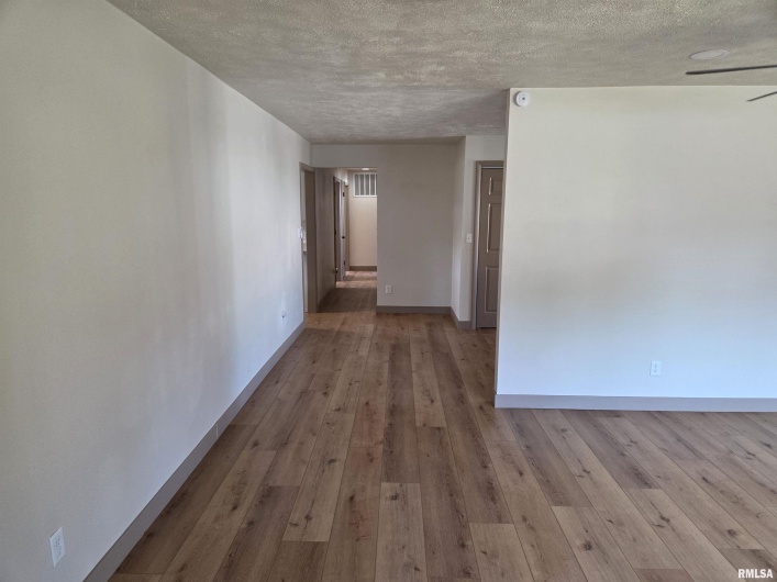 404 9TH Street, Johnston City, Illinois 62951, 3 Bedrooms Bedrooms, 0 ,2 BathroomsBathrooms,Residential,For Sale,9TH,0,RMAEB459794
