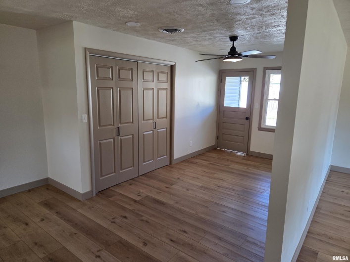 404 9TH Street, Johnston City, Illinois 62951, 3 Bedrooms Bedrooms, 0 ,2 BathroomsBathrooms,Residential,For Sale,9TH,0,RMAEB459794