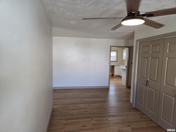 404 9TH Street, Johnston City, Illinois 62951, 3 Bedrooms Bedrooms, 0 ,2 BathroomsBathrooms,Residential,For Sale,9TH,0,RMAEB459794