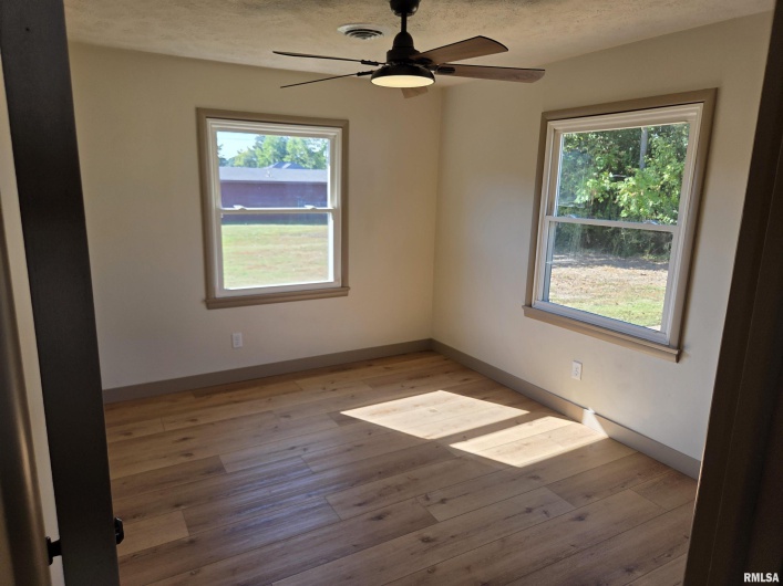 404 9TH Street, Johnston City, Illinois 62951, 3 Bedrooms Bedrooms, 0 ,2 BathroomsBathrooms,Residential,For Sale,9TH,0,RMAEB459794