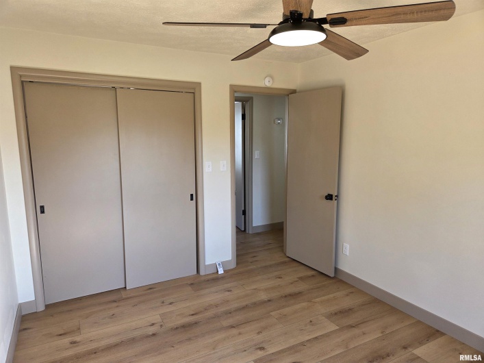 404 9TH Street, Johnston City, Illinois 62951, 3 Bedrooms Bedrooms, 0 ,2 BathroomsBathrooms,Residential,For Sale,9TH,0,RMAEB459794