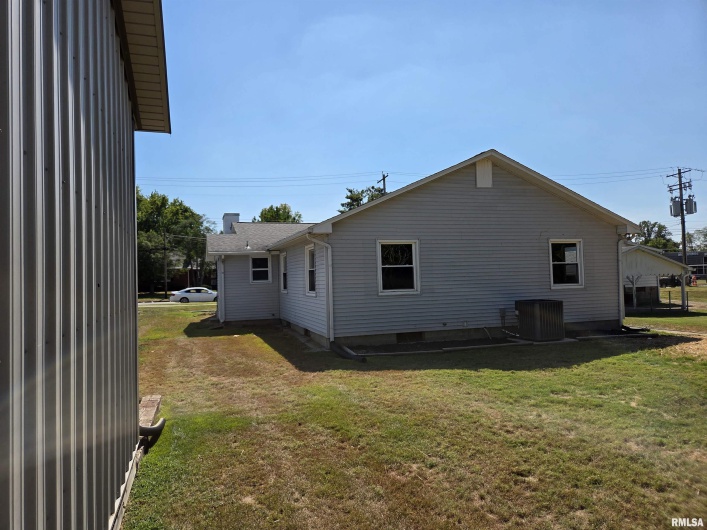 404 9TH Street, Johnston City, Illinois 62951, 3 Bedrooms Bedrooms, 0 ,2 BathroomsBathrooms,Residential,For Sale,9TH,0,RMAEB459794