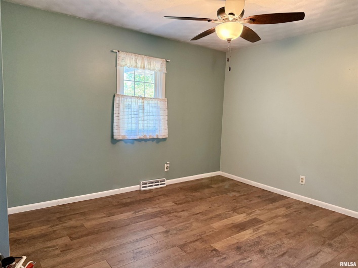 5188 MARKET Road, Marion, Illinois 62959, 3 Bedrooms Bedrooms, 0 ,1 BathroomBathrooms,Residential,For Sale,MARKET,0,RMAEB459797