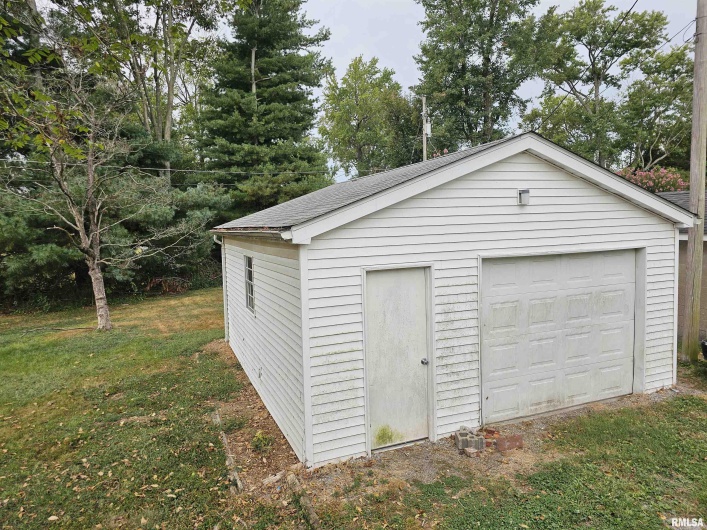 611 Meridian Street, Marion, Illinois 62959, 2 Bedrooms Bedrooms, 0 ,1 BathroomBathrooms,Residential,For Sale,Meridian,0,RMAQC4267564