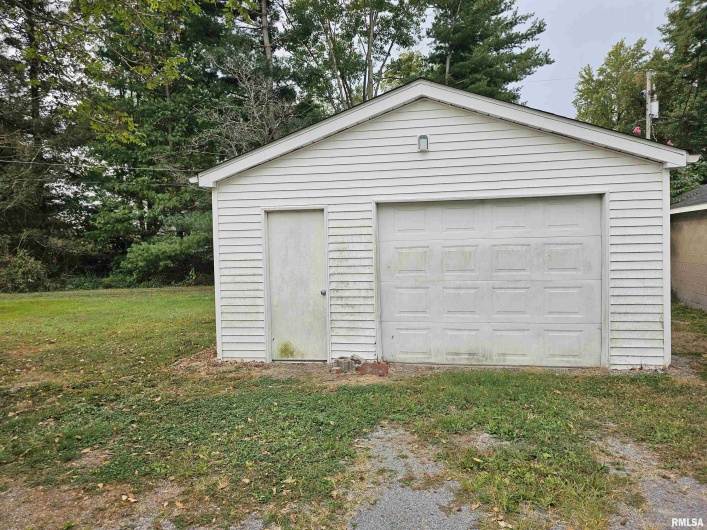 611 Meridian Street, Marion, Illinois 62959, 2 Bedrooms Bedrooms, 0 ,1 BathroomBathrooms,Residential,For Sale,Meridian,0,RMAQC4267564
