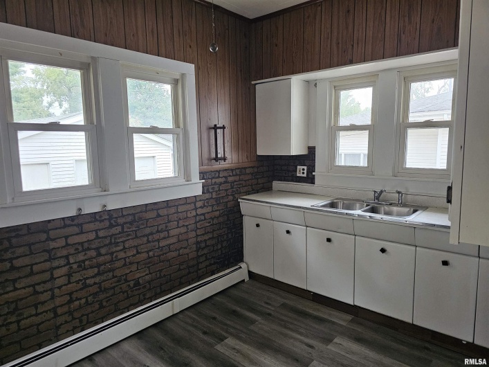611 Meridian Street, Marion, Illinois 62959, 2 Bedrooms Bedrooms, 0 ,1 BathroomBathrooms,Residential,For Sale,Meridian,0,RMAQC4267564