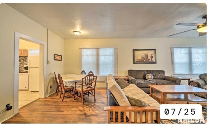 400 FOREST Street, Carbondale, Illinois 62901, 3 Bedrooms Bedrooms, 0 ,2 BathroomsBathrooms,Residential,For Sale,FOREST,0,RMAEB459800