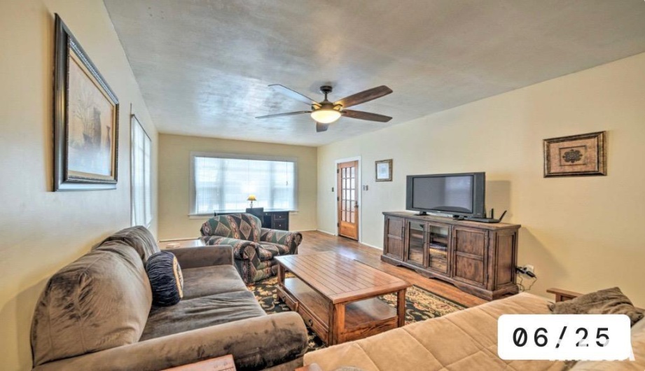 400 FOREST Street, Carbondale, Illinois 62901, 3 Bedrooms Bedrooms, 0 ,2 BathroomsBathrooms,Residential,For Sale,FOREST,0,RMAEB459800
