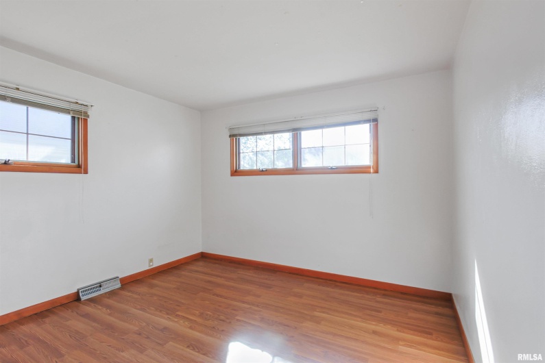 520 9TH Street, Herrin, Illinois 62948, 2 Bedrooms Bedrooms, 0 ,2 BathroomsBathrooms,Residential,For Sale,9TH,0,RMAEB459808