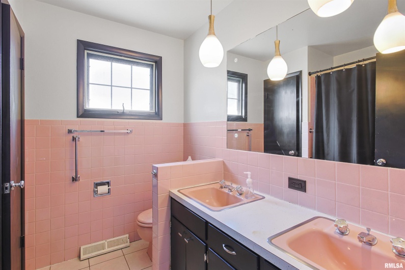 520 9TH Street, Herrin, Illinois 62948, 2 Bedrooms Bedrooms, 0 ,2 BathroomsBathrooms,Residential,For Sale,9TH,0,RMAEB459808