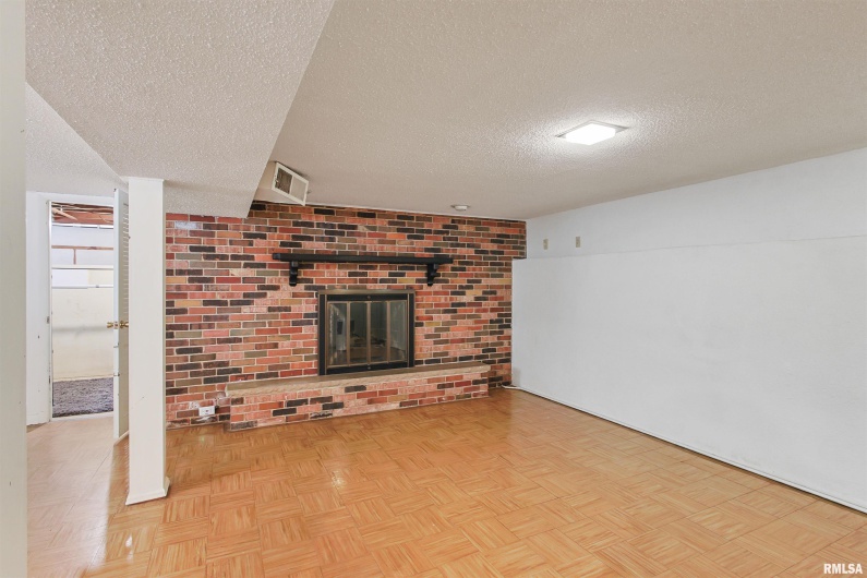 520 9TH Street, Herrin, Illinois 62948, 2 Bedrooms Bedrooms, 0 ,2 BathroomsBathrooms,Residential,For Sale,9TH,0,RMAEB459808