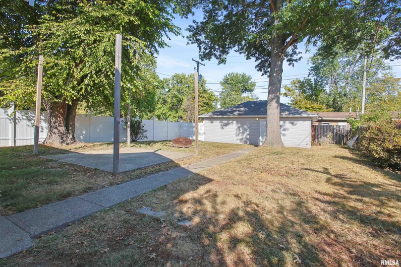 520 9TH Street, Herrin, Illinois 62948, 2 Bedrooms Bedrooms, 0 ,2 BathroomsBathrooms,Residential,For Sale,9TH,0,RMAEB459808
