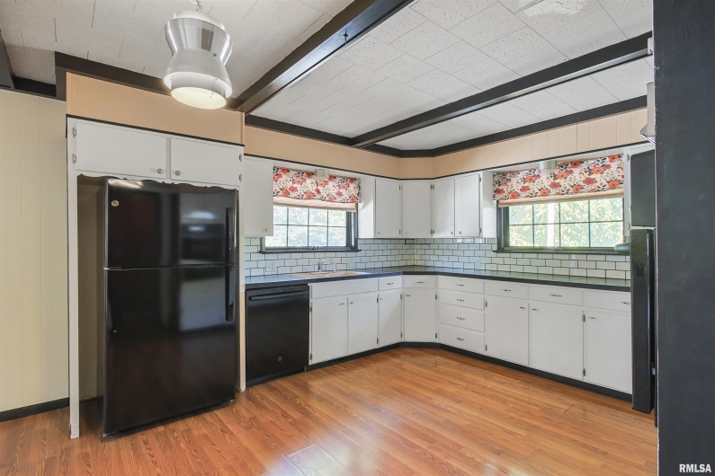 520 9TH Street, Herrin, Illinois 62948, 2 Bedrooms Bedrooms, 0 ,2 BathroomsBathrooms,Residential,For Sale,9TH,0,RMAEB459808