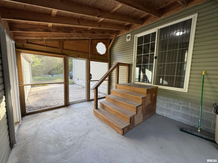 916 Paul Ice Road, Murphysboro, Illinois 62966, 2 Bedrooms Bedrooms, 0 ,2 BathroomsBathrooms,Residential,For Sale,Paul Ice,0,RMAEB459813