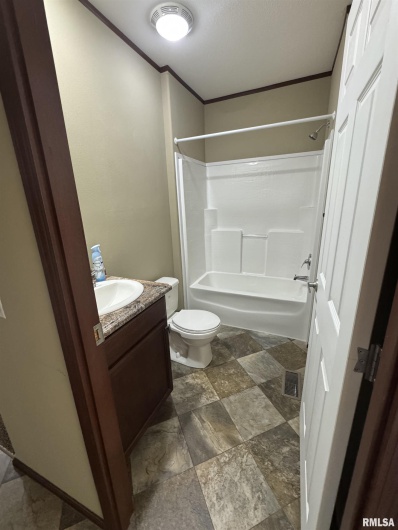 916 Paul Ice Road, Murphysboro, Illinois 62966, 2 Bedrooms Bedrooms, 0 ,2 BathroomsBathrooms,Residential,For Sale,Paul Ice,0,RMAEB459813