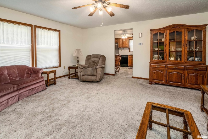 304 10TH Street, Johnston City, Illinois 62951, 3 Bedrooms Bedrooms, 0 ,2 BathroomsBathrooms,Residential,For Sale,10TH,0,RMAQC4267592