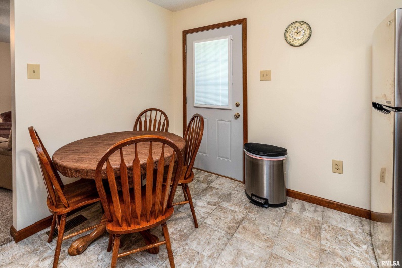 304 10TH Street, Johnston City, Illinois 62951, 3 Bedrooms Bedrooms, 0 ,2 BathroomsBathrooms,Residential,For Sale,10TH,0,RMAQC4267592