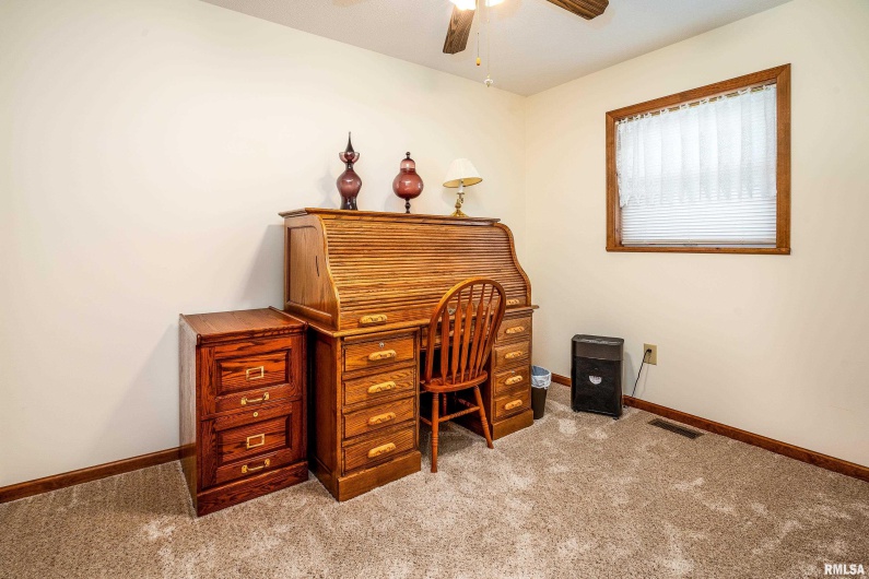 304 10TH Street, Johnston City, Illinois 62951, 3 Bedrooms Bedrooms, 0 ,2 BathroomsBathrooms,Residential,For Sale,10TH,0,RMAQC4267592