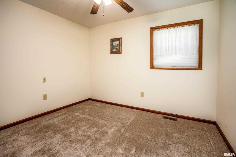 304 10TH Street, Johnston City, Illinois 62951, 3 Bedrooms Bedrooms, 0 ,2 BathroomsBathrooms,Residential,For Sale,10TH,0,RMAQC4267592